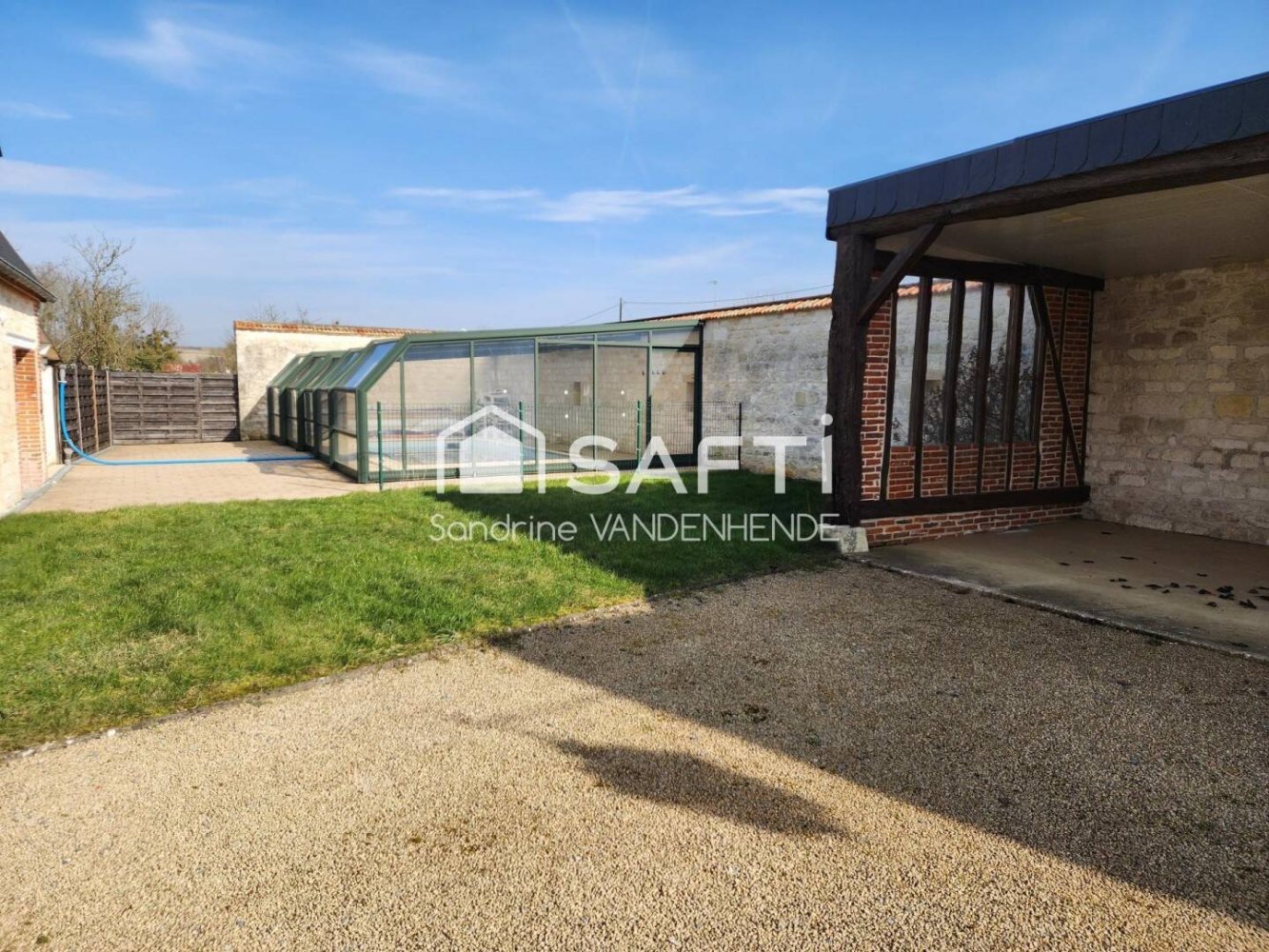 Villa de 4 dormitorios en Chaourse, France No. 210113