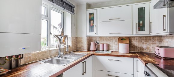 2 bedrooms House in Crawley, United Kingdom No. 1009 2