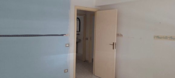 5 rooms Apartment in Vittoria, Italy No. 296002 4