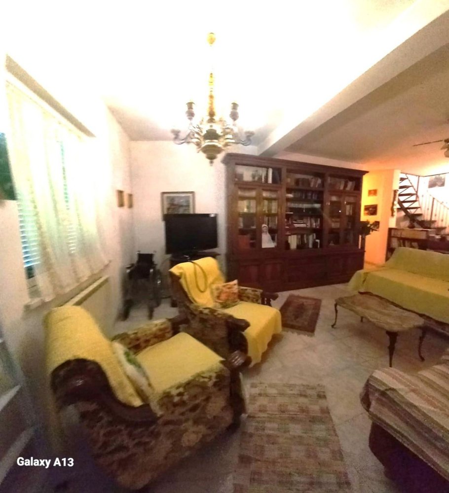 8 rooms Villa in Carrara, Italy No. 45422