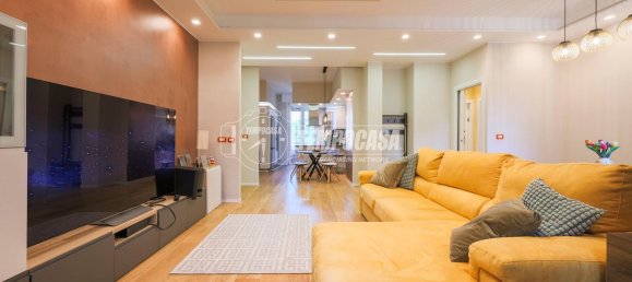 5 rooms Apartment in San Lazzaro di Savena, Italy No. 285199 6