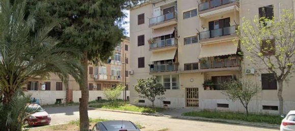 5 rooms Apartment in Taranto, Italy No. 286914 3