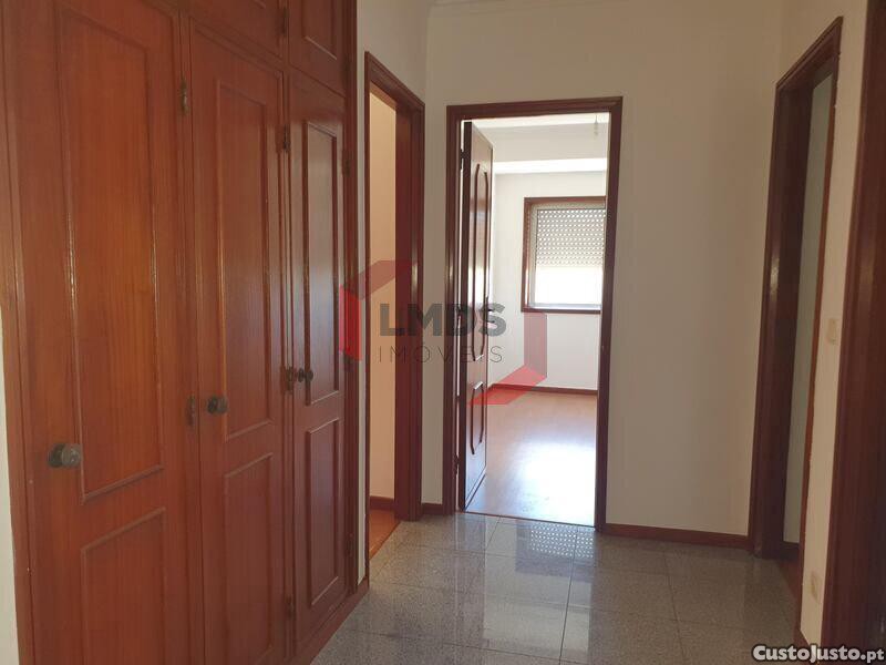 4 bedrooms Apartment in Vila Nova de Gaia, Portugal No. 241004