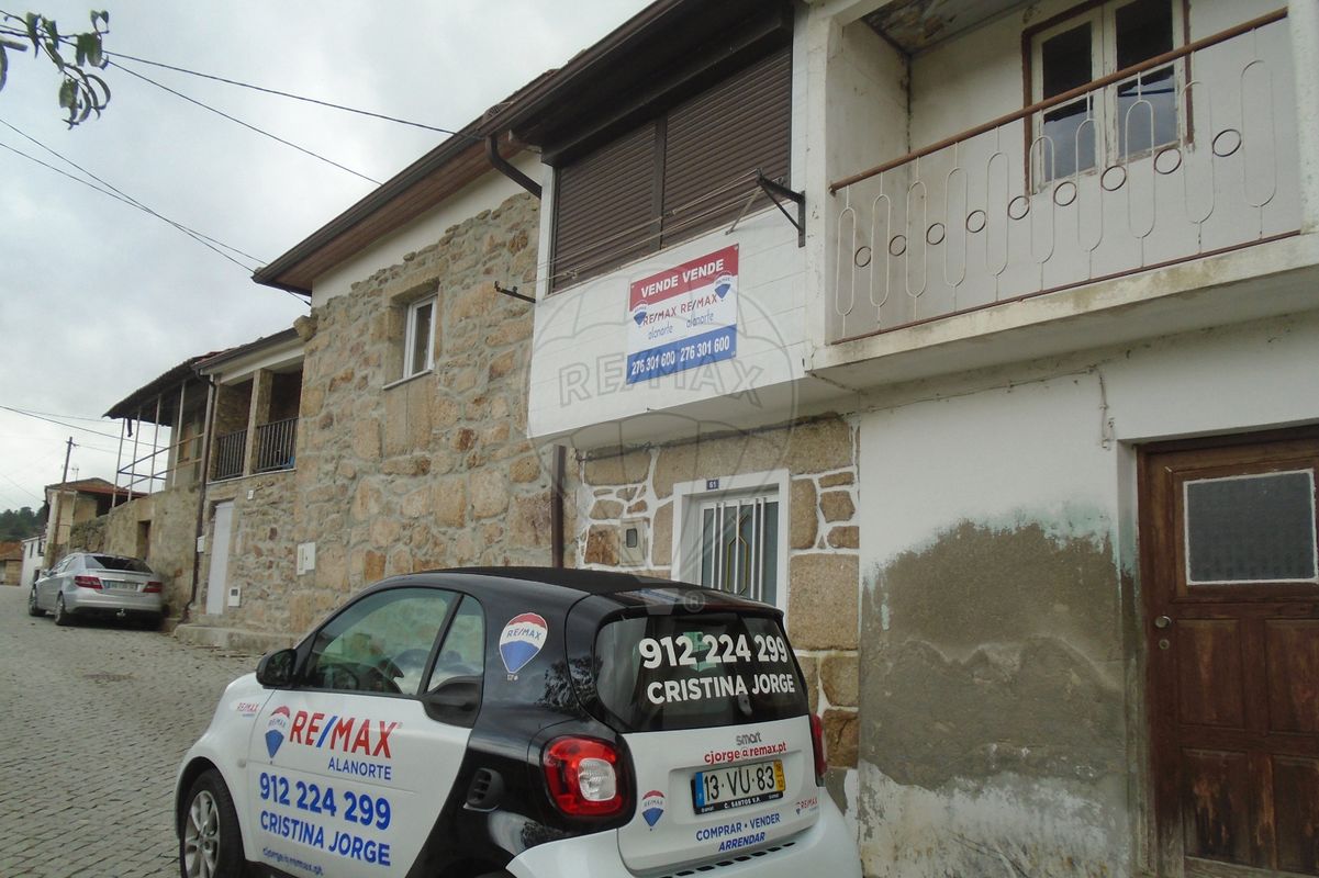 2 bedrooms House in Oura, Portugal No. 169613