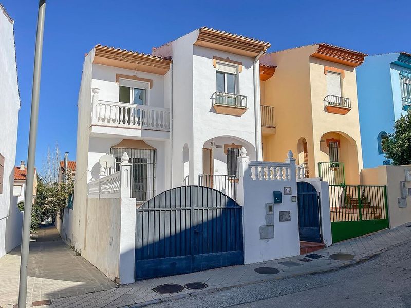 3 bedrooms Townhouse in Granada, Spain No. 225139