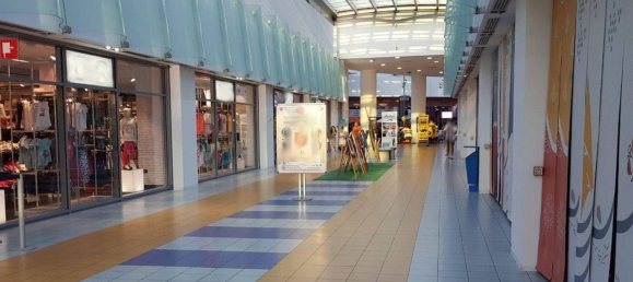 233m² Commercial property in Rimini, Italy No. 374025 2