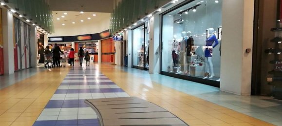 233m² Commercial property in Rimini, Italy No. 374025 5