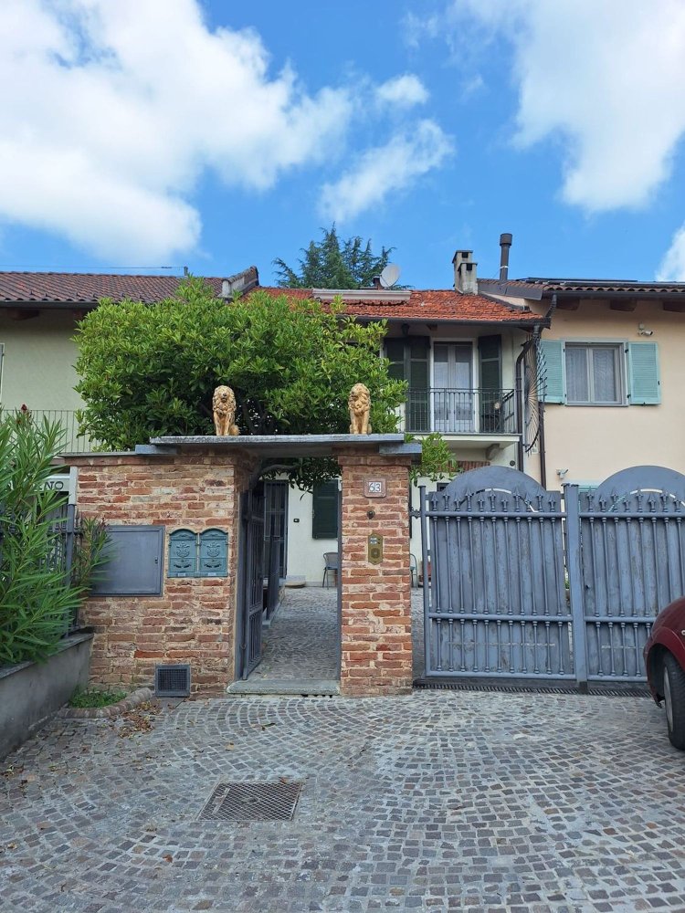 4 rooms Apartment in Pino Torinese, Italy No. 276270