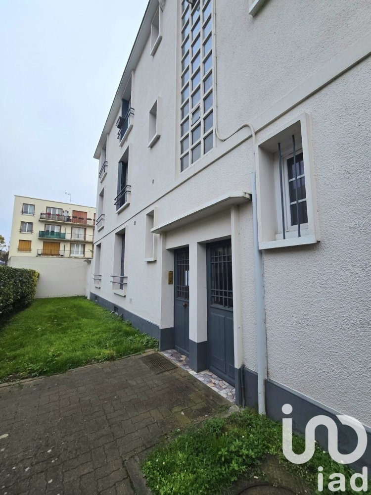 2 rooms Apartment in L'Hay-les-Roses, France No. 193375