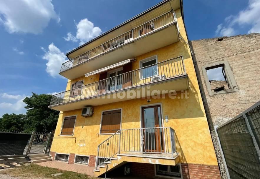 2 bedrooms Apartment in Verona, Italy No. 277278