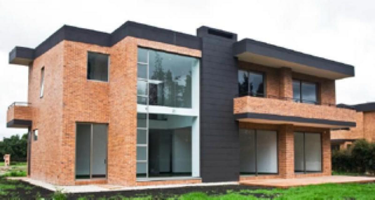 Casa de 4 dormitorios en Bogotá, Colombia No. 12542