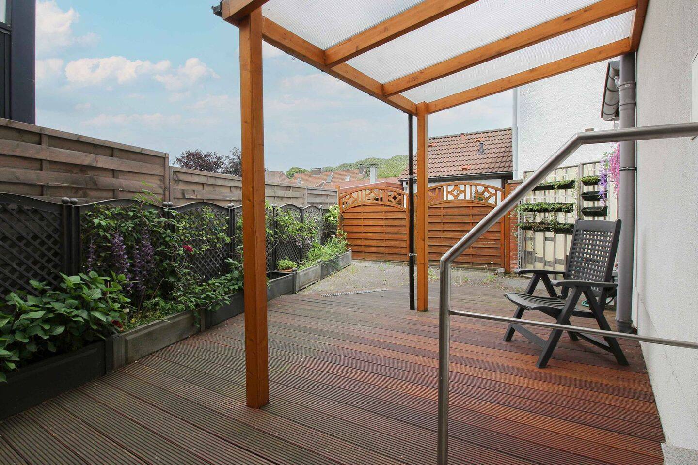 2 bedrooms House in Duisburg, Germany No. 330199