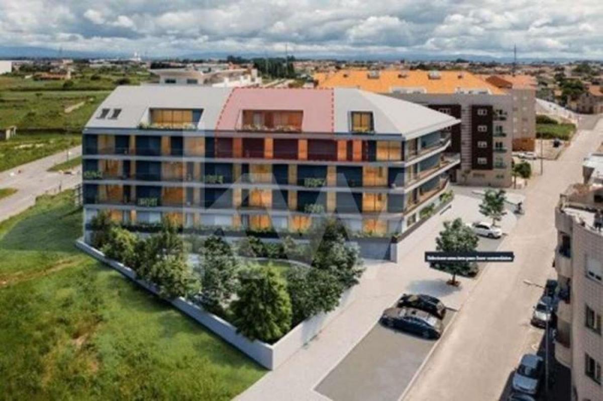 Квартира с 4 спальнями в Авейру, Португалия № 343