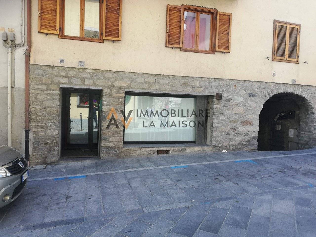  عقار تجاري في Chatillon, Italy 45متر مربع رقم 83630