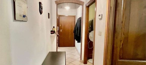 3 rooms Apartment in Reggio Emilia, Italy No. 289727 4
