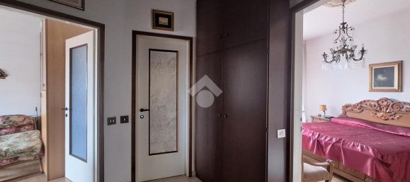 3-salle Appartement à Magenta, Italy No. 133401 14
