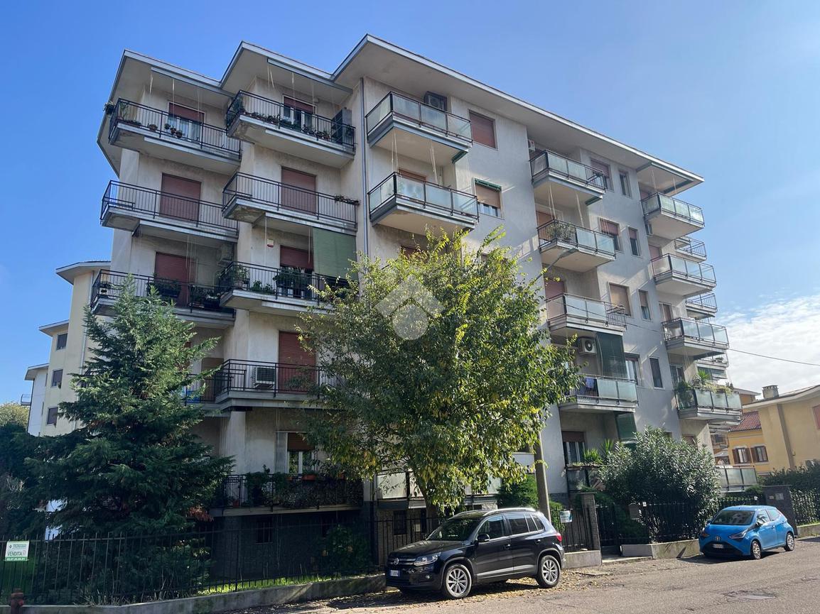 3-salle Appartement à Magenta, Italy No. 133401