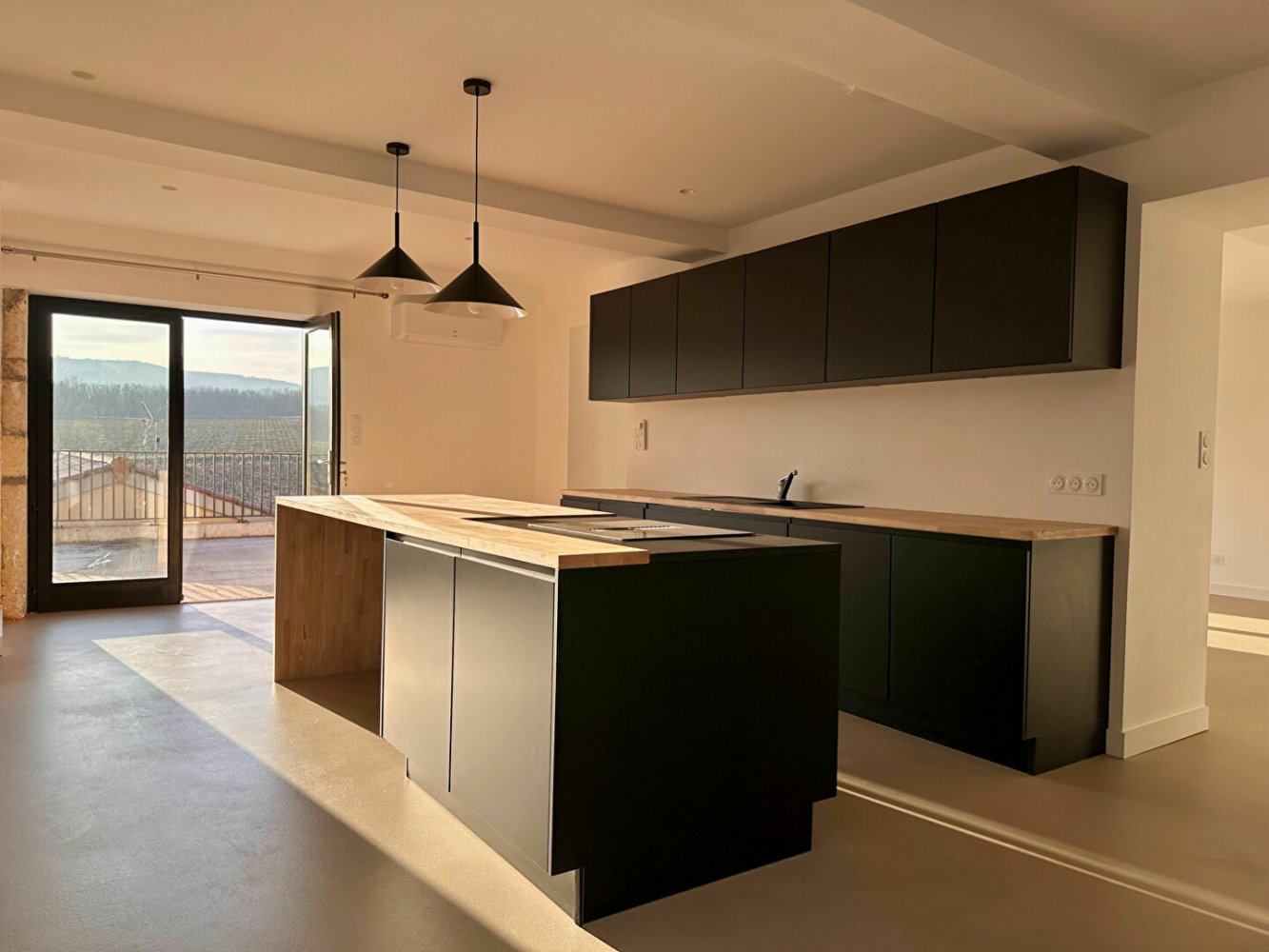 Casa de 4 dormitorios en Rhone, France No. 200539