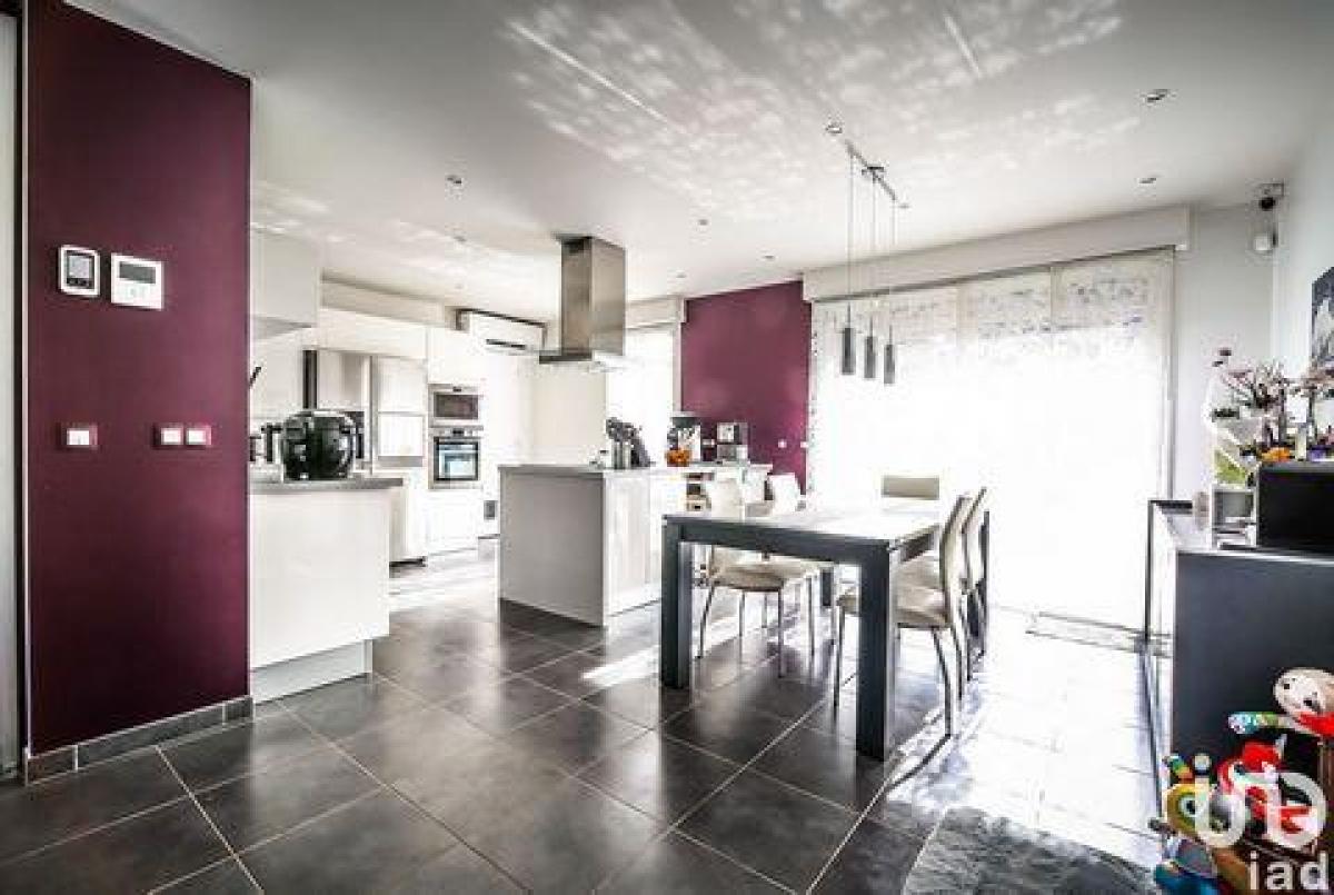 4 bedrooms House in Mours, France No. 23833