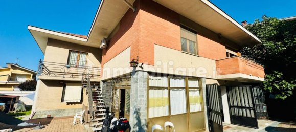 5 bedrooms Villa in Volpiano, Italy No. 374679 8