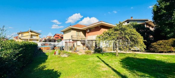 5 bedrooms Villa in Volpiano, Italy No. 374679 11