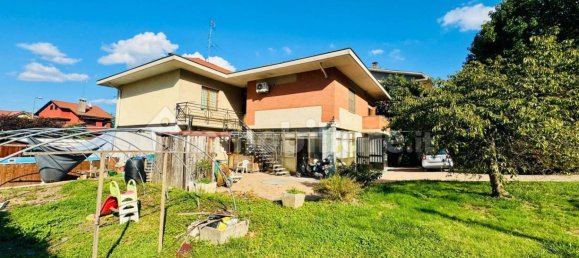 5 bedrooms Villa in Volpiano, Italy No. 374679 4