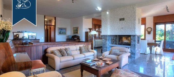 8 bedrooms Villa in Arona, Italy No. 381095 5