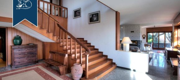 8 bedrooms Villa in Arona, Italy No. 381095 4