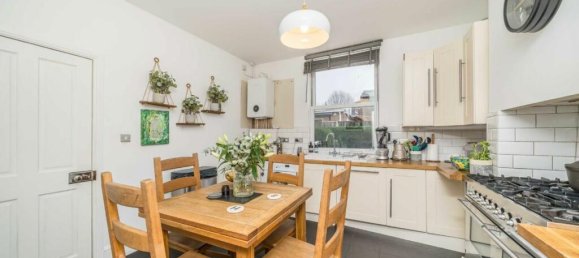 2 bedrooms House in Surbiton, United Kingdom No. 10233 3