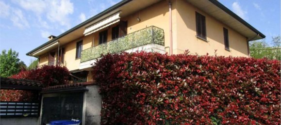 3غرفة شقة في Carate Brianza, Italy رقم 4091 2