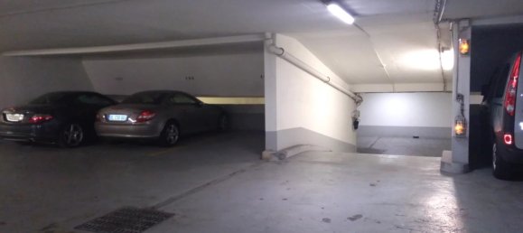  Parking in Paris, France No. 162136 3