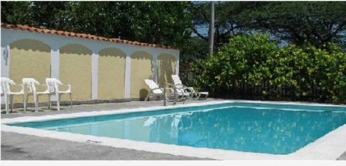 Edificio en Guadalajara de Buga, Colombia No. 9642