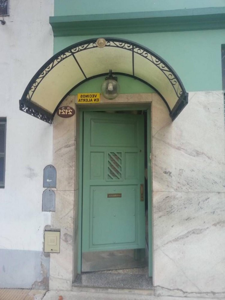 Casa de 6 dormitorios en Buenos Aires, Argentina No. 91671