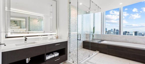4 Schlafzimmer Gewerbliche Immobilien in Miami, USA, Nr. 614673 3