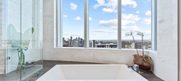 4 Schlafzimmer Gewerbliche Immobilien in Miami, USA, Nr. 614673 2