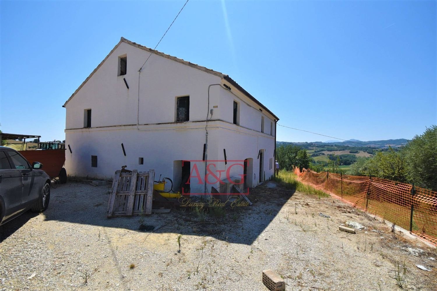 7 rooms House in Belmonte Piceno, Italy No. 167722