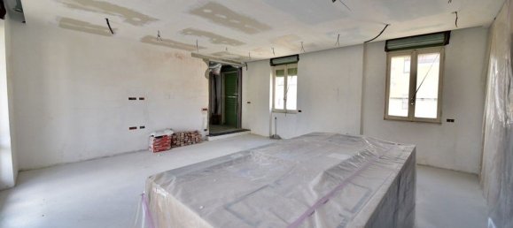 Casa de 4 divisões em Solaro, Italy N.º 167947 8