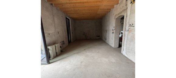 3 Schlafzimmer Penthouse in Serra Riccò, Italy, Nr. 318006 2