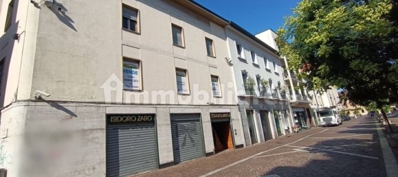 Здание с 5 комнатами в Галларате, Италия № 320727 2