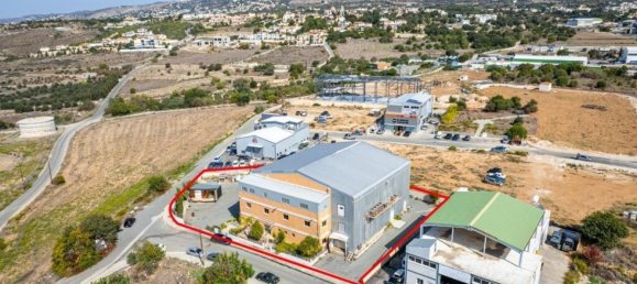 Коммерческая недвижимость 1375м² в Пафос, Кипр № 24496 5