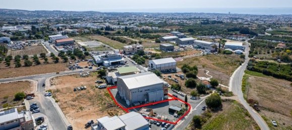 Коммерческая недвижимость 1375м² в Пафос, Кипр № 24496 3