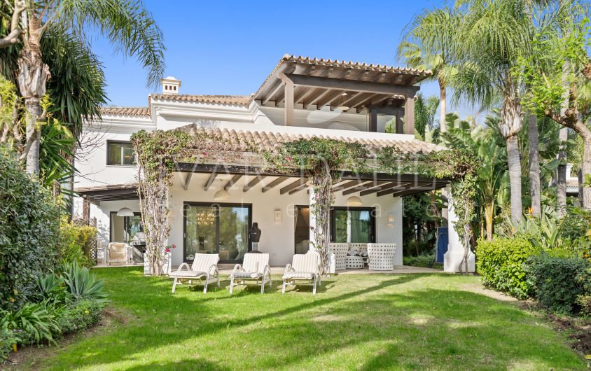 6 bedrooms Villa in Marbella, Spain No. 98988