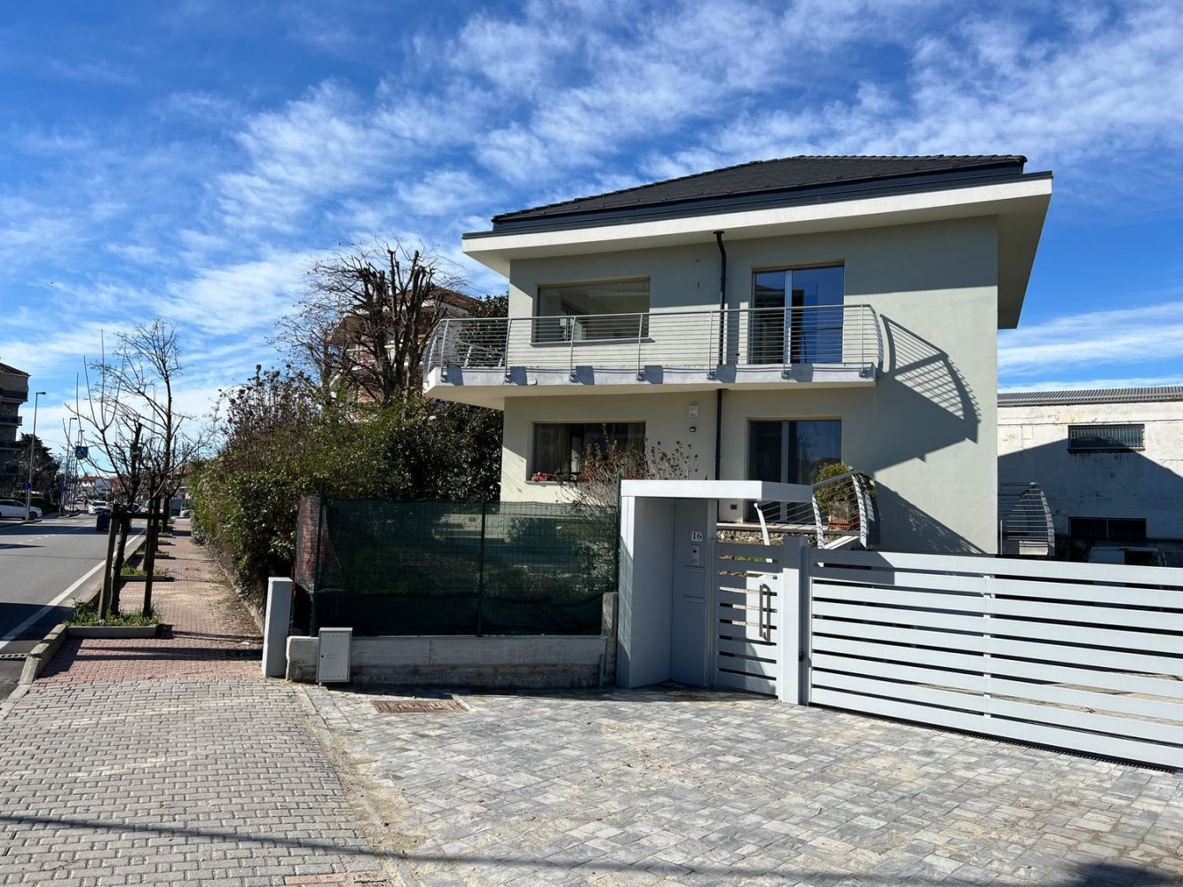 Квартира с 5 спальнями в Карманьола, Италия № 313299