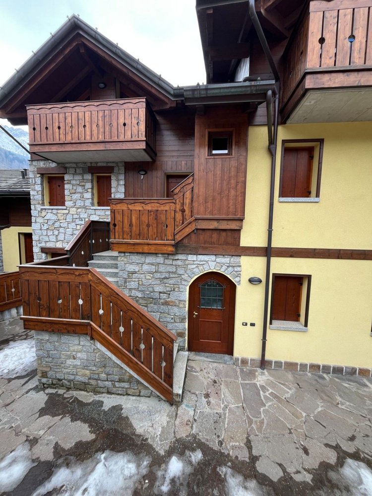 3 rooms Apartment in Brescia, Italy No. 238622