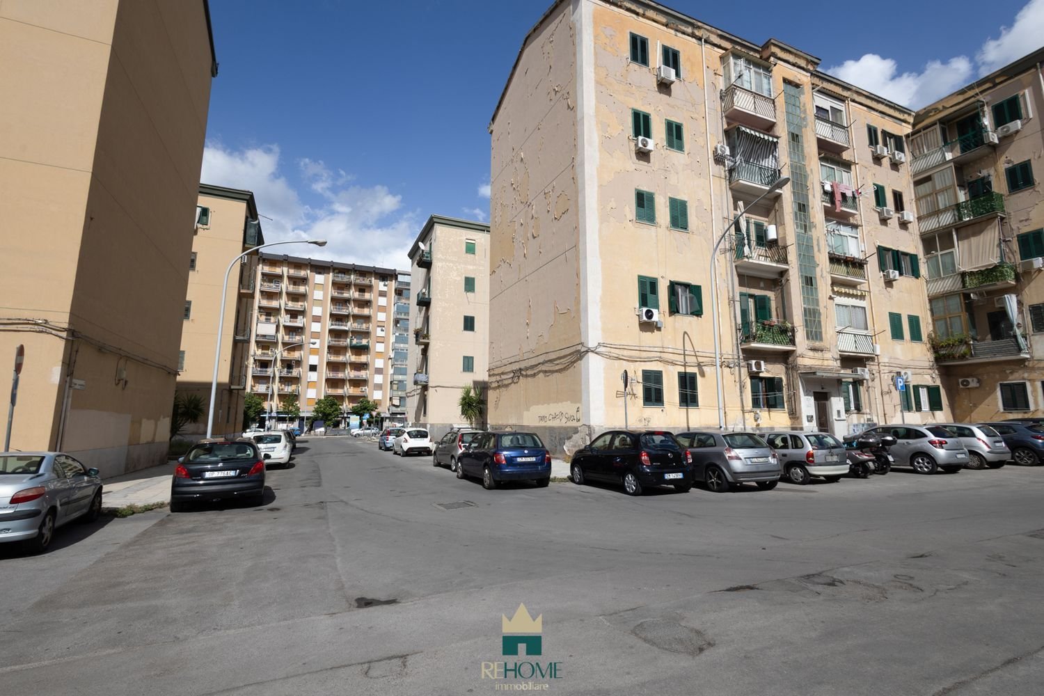 3 rooms Apartment in Palermo, Italy No. 303095