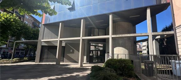 Apartamento de 3 dormitorios en Erba, Italy No. 330109 2