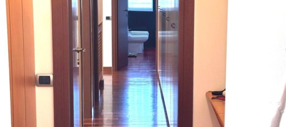 Apartamento de 3 dormitorios en Erba, Italy No. 330109 10