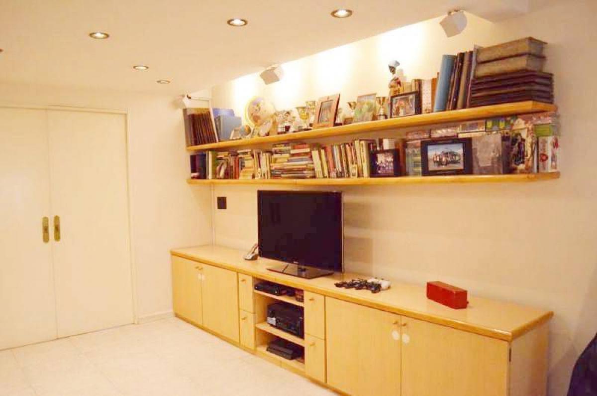 Apartamento de 4 dormitorios en Buenos Aires, Argentina No. 95553