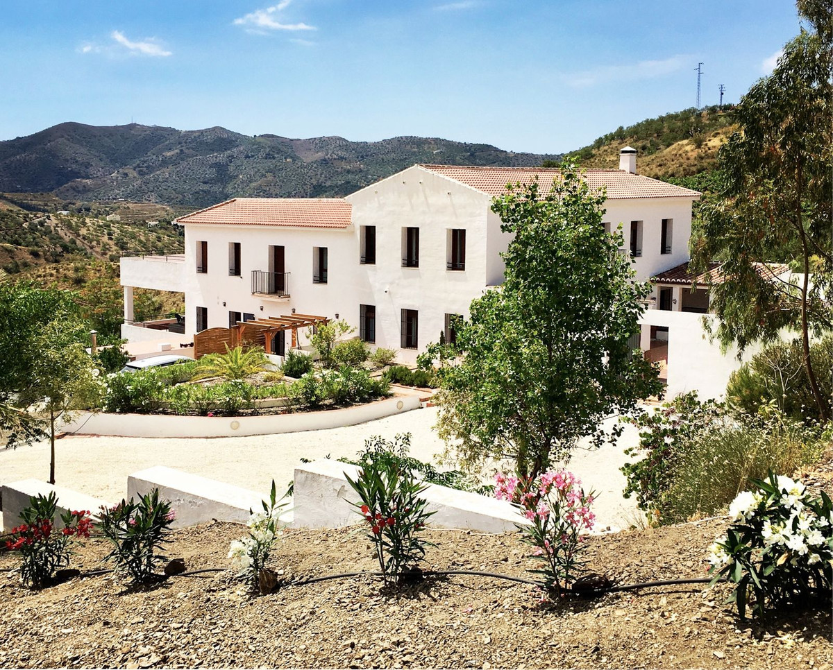 8 bedrooms House in Canillas de Aceituno, Spain No. 41542