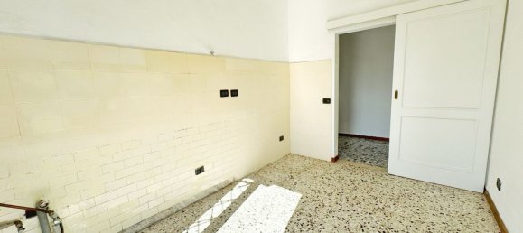 3 rooms House in Poggio a Caiano, Italy No. 45969 21